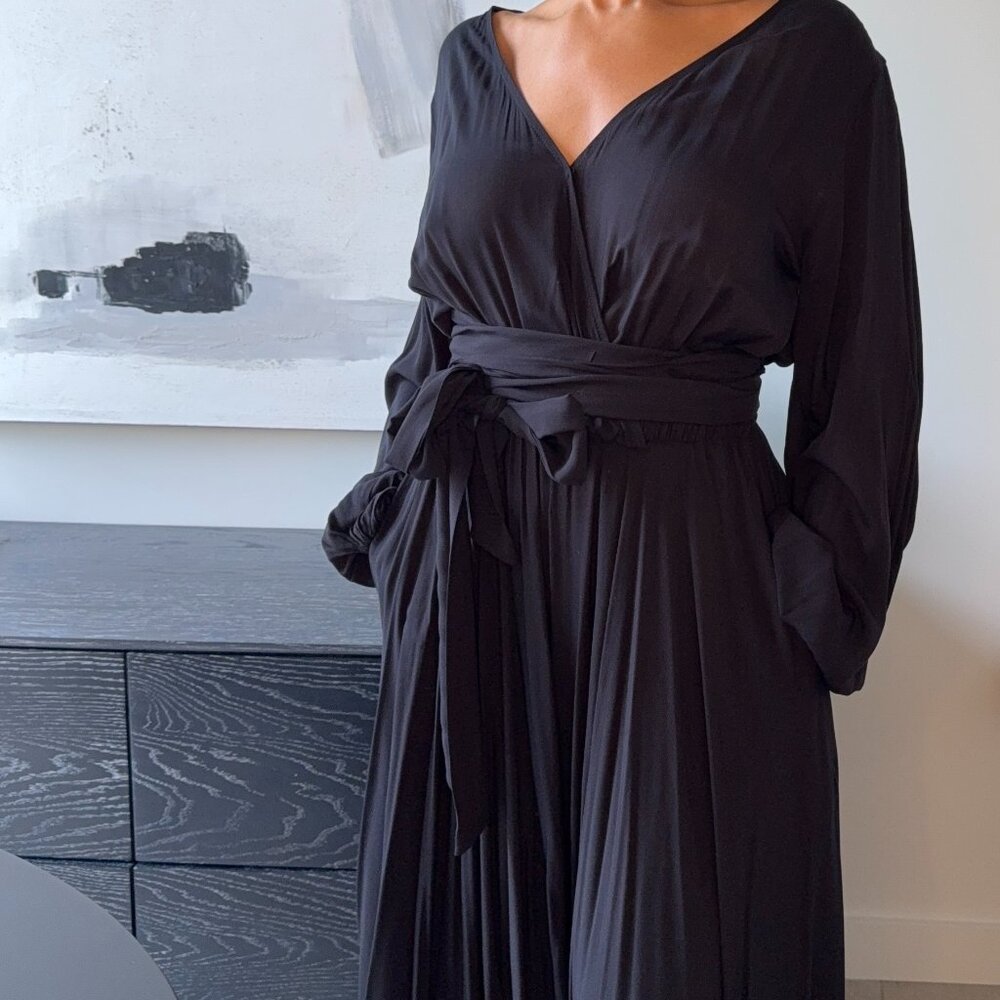 ERIKA PENA FLOWY WRAP MAXI DRESS/BLACK